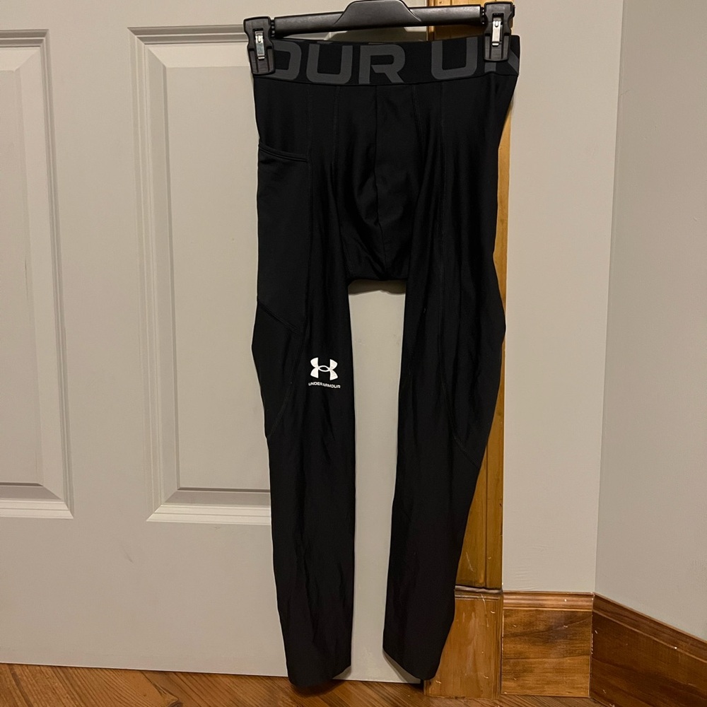 Under Armour Black Performance Leggings with Moisture-Wicking Fabric